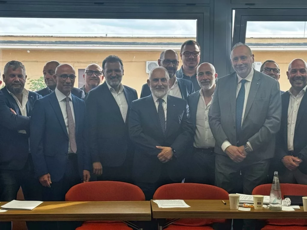 Oggi, il Gruppo FS Italiane ha firmato un accordo con i principali sindacati per il rinnovo del...