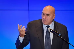 Il ministro della Difesa italiano, Guido Crosetto, ha espresso posizioni chiare sulla situazione a...