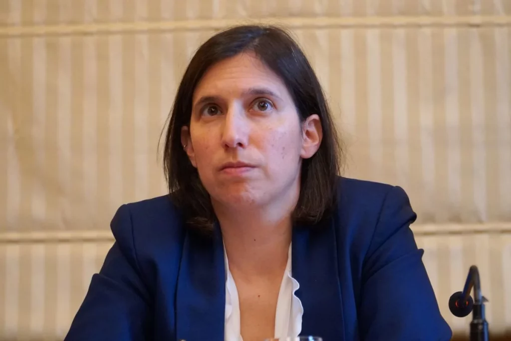 Schlein invita Meloni a unire forze contro il femminicidio: ‘Basta stragi quotidiane!’