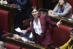 Elly Schlein, segretaria del PD, analizza i recenti risultati delle amministrative, esprimendo...