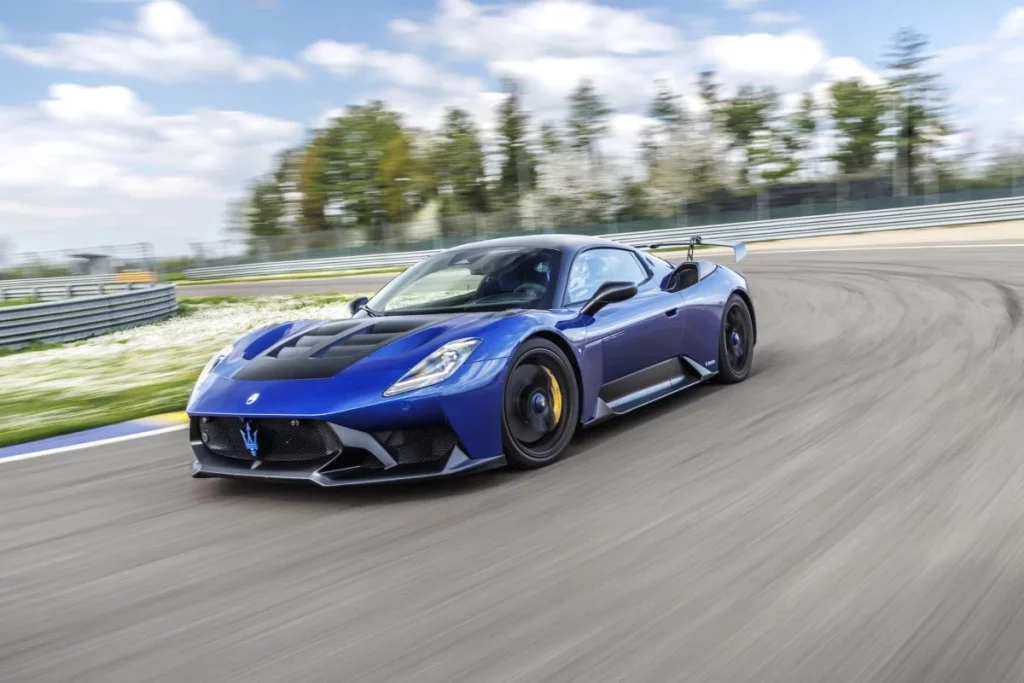 Master Maserati 2025: Sfreccia con il nuovo GT2 Stradale nella Driving Experience esclusiva.