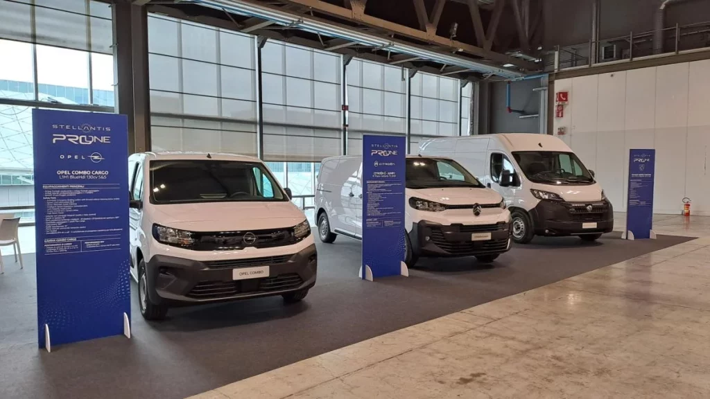 Stellantis Pro One: innovazione sostenibile presentata alla fiera internazionale ISSA PULIRE.