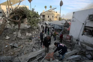 Il 13 aprile 2025, un attacco aereo israeliano ha distrutto parti dell'ospedale Al-Ahli di Gaza...