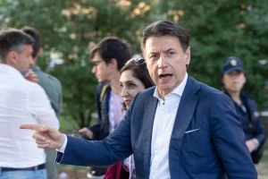 Il Presidente del Movimento 5 Stelle, Giuseppe Conte, ha partecipato a un'iniziativa a Roma per...