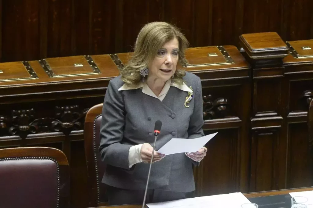 Burocrazia: 225 miliardi l’anno persi da famiglie e imprese secondo Casellati