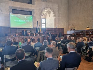 L'Italia si distingue come uno dei leader europei nell'economia circolare, con un tasso di...