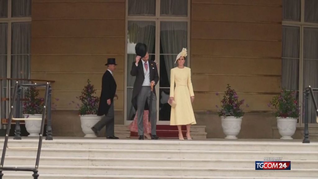 Kate Middleton affascina Buckingham Palace con la sua eleganza al Garden Party.