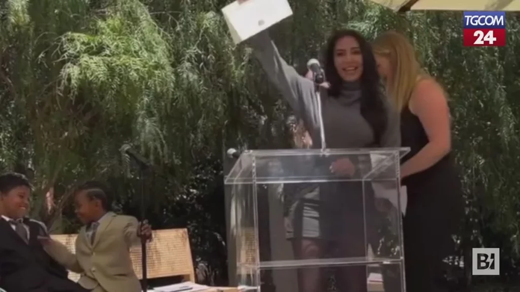 Kim Kardashian celebra la sua laurea in giurisprudenza: un trionfo personale e professionale.