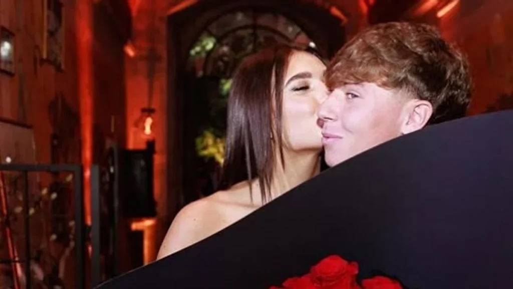 Chanel Totti: la Festa dei 18 Anni e la Riunione dei Genitori La settimana scorsa è stata...