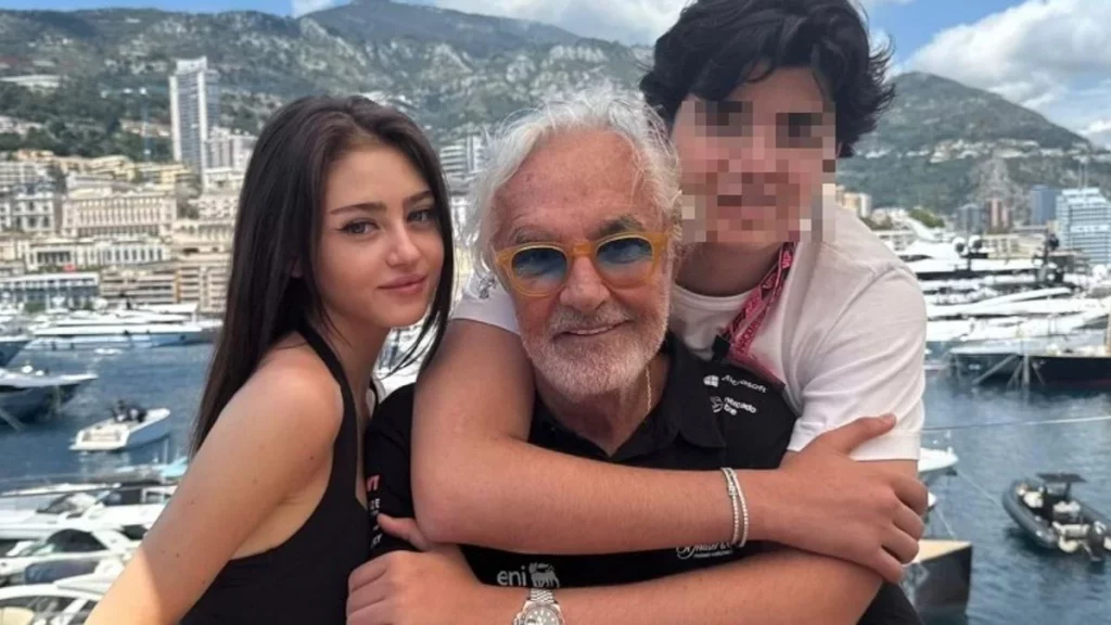 Flavio Briatore e i figli Nathan Falco e Leni brillano al GP di Monaco.
