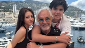Flavio Briatore e i figli Nathan Falco e Leni brillano al GP di Monaco.