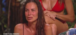 Antonella Mosetti Abbandona l’Isola dei Famosi 2025: I Motivi della Sua Decisione Antonella Mosetti...