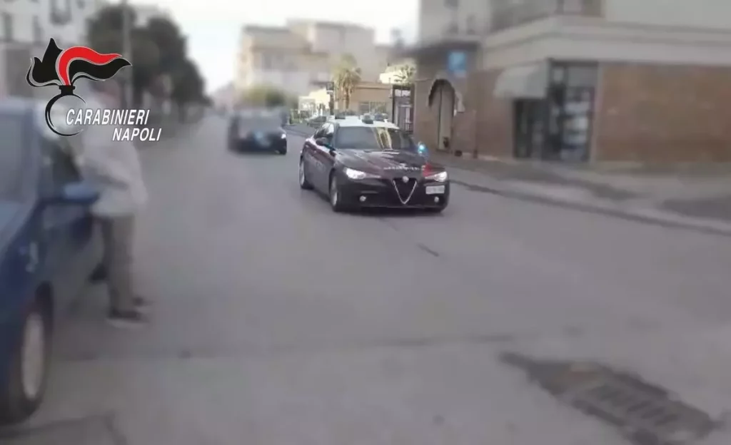 Arrestati cinque per minacce e violenza durante asta giudiziaria nel napoletano.