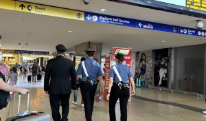 Roma: arrestati 20 borseggiatori, 3 denunciati in un’operazione contro la criminalità.