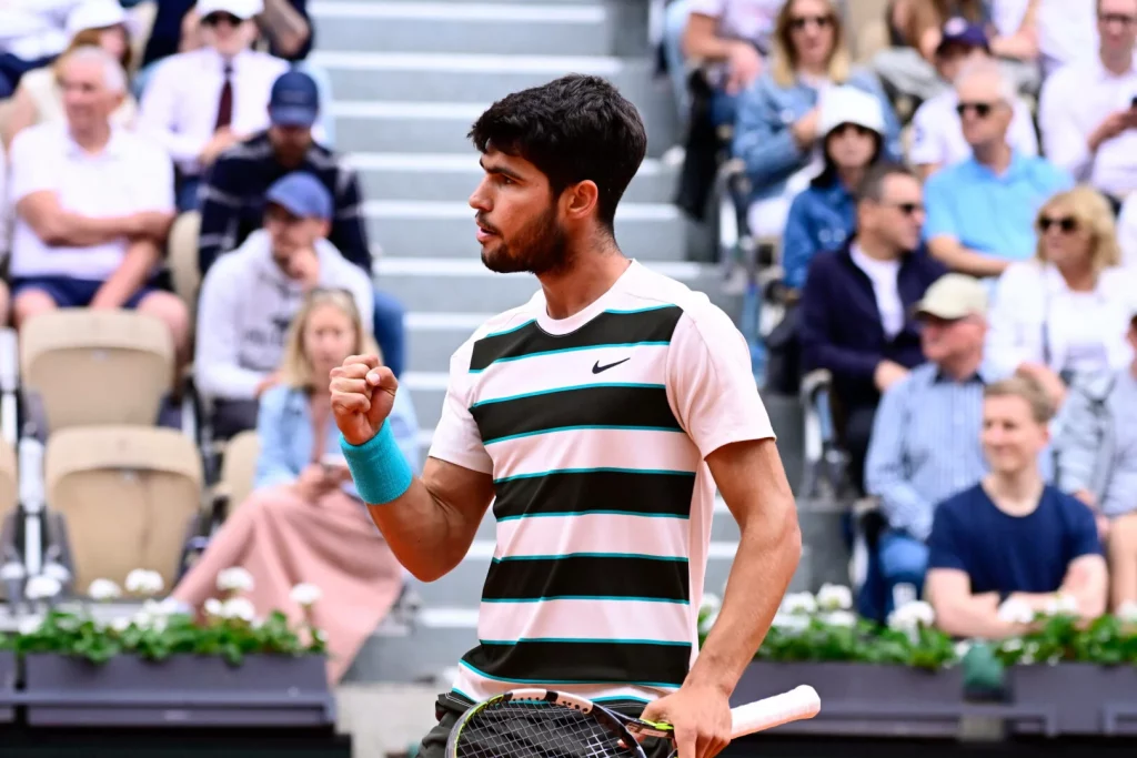 Alcaraz supera Zeppieri, Cocciaretto prosegue: vittorie significative al Roland Garros.