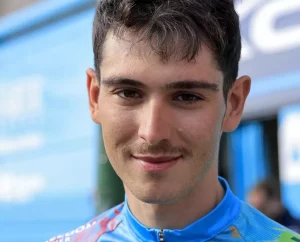Scaroni trionfa nella sedicesima tappa del Giro d’Italia, Del Toro mantiene la maglia rosa.