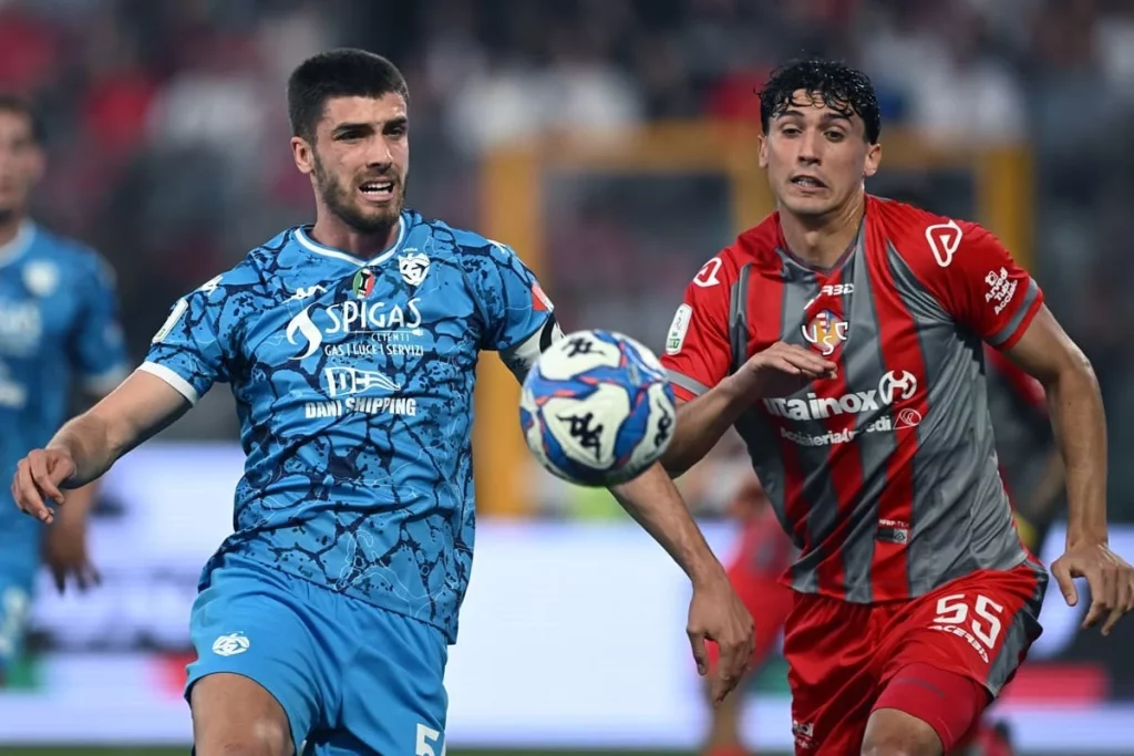 Finale playoff senza reti: Cremonese e Spezia si giocheranno tutto al ritorno.