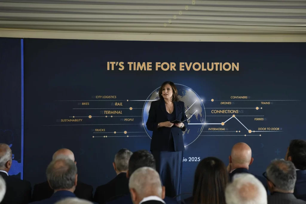 FS Logistix lancia una piattaforma digitale innovativa per il trasporto merci end to end.