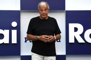 Giovanni Minoli: Ottanta anni di vita e successi tra Rai e televisione italiana.