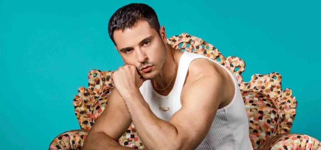 Giuseppe Giofrè bacia Jennifer Lopez agli AMA: fan in estasi per la performance spettacolare!