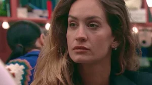 Helena risponde alle accuse di monetizzare sui fan con una stoccata a Zeudi.