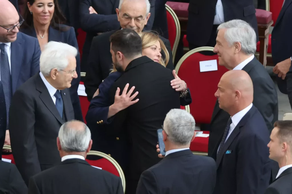 Zelensky a San Pietro: incontro con Meloni e udienza con Papa Leone.