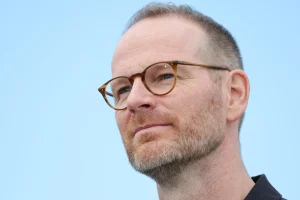 Joachim Trier presenta “Sentimental Value” al Festival di Cannes: un’attesa avvincente.