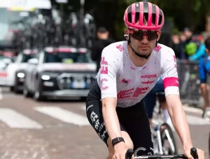 Asgreen trionfa nella quattordicesima tappa del Giro, Del Toro mantiene la maglia rosa.