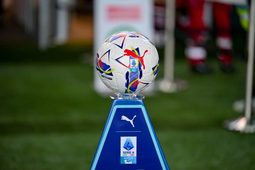 Corsa scudetto: Napoli-Cagliari e Como-Inter in campo venerdì sera, sfide decisive in arrivo.