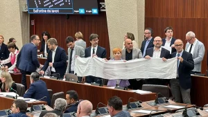 Lombardia: l’opposizione in Consiglio regionale svela lenzuoli bianchi per Gaza