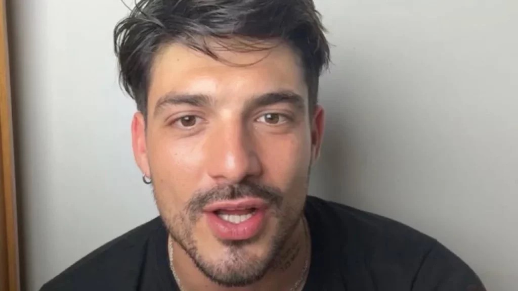 Lorenzo Spolverato: “Adesso basta!” la furiosa reazione contro alcune fan.