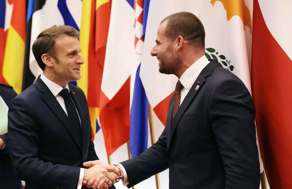 Macron-e-Abela.jpg