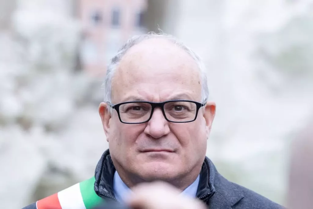 Gualtieri applaudisce i lavoratori di Roma: “Settimane intense, grazie per il vostro impegno”