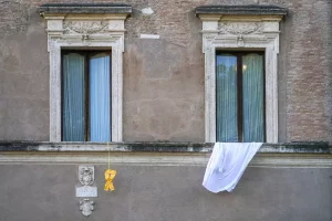 Roma Capitale sostiene l’iniziativa “50.000 sudari per Gaza” per la solidarietà umanitaria.