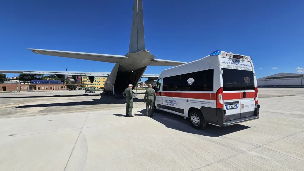 Missione Umanitaria in Volo: Il C-130J dell'Aeronautica Militare Trasporta Due Gemelli Un Intervento...