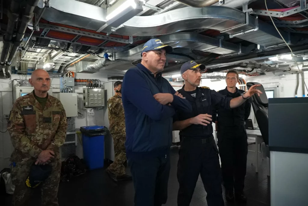 Crosetto in Sardegna: Esercitazione Joint Stars 2025 per le forze armate.