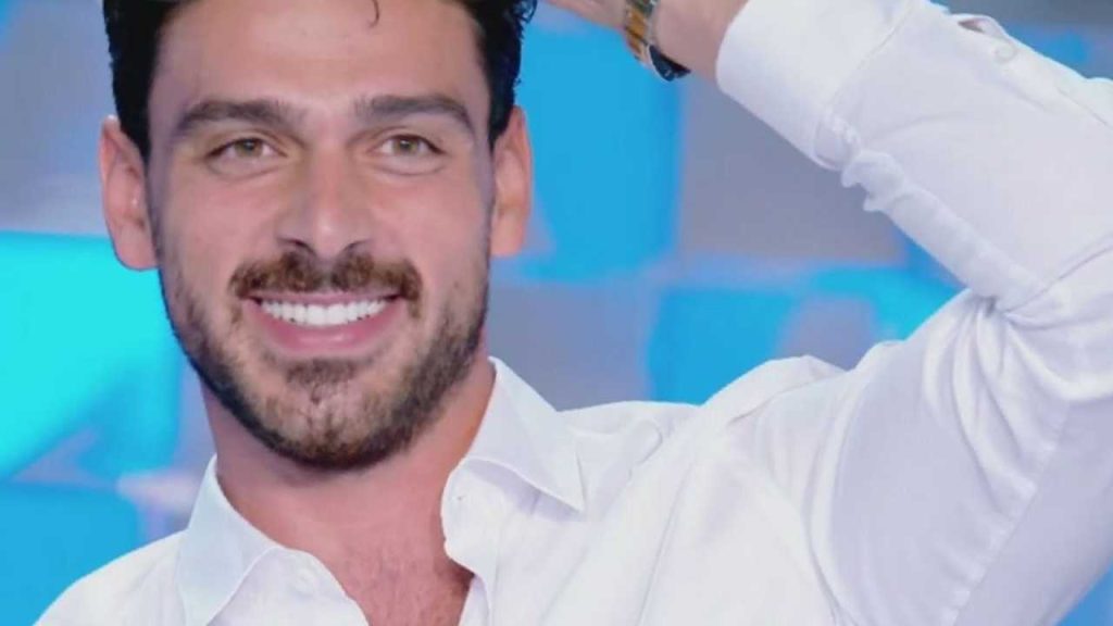 Michele Morrone critica duramente il cinema italiano e attacca Luca Marinelli.