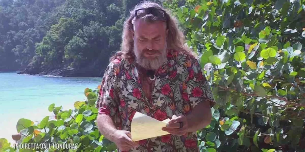 Isola dei Famosi: Mirko Frezza riceve una sorpresa commovente dalla sua famiglia in video.