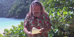 Isola dei Famosi: Mirko Frezza riceve una sorpresa commovente dalla sua famiglia in video.