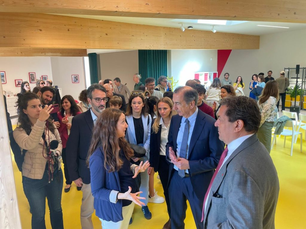 Nuovo Punto Luce di Save the Children aperto a Milano per supportare i bambini in difficoltà.