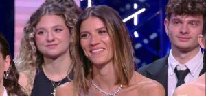 silvia_pardolesi_moglie_mario_adinolfi_isola_dei_famosi_2025_screenshot.jpg