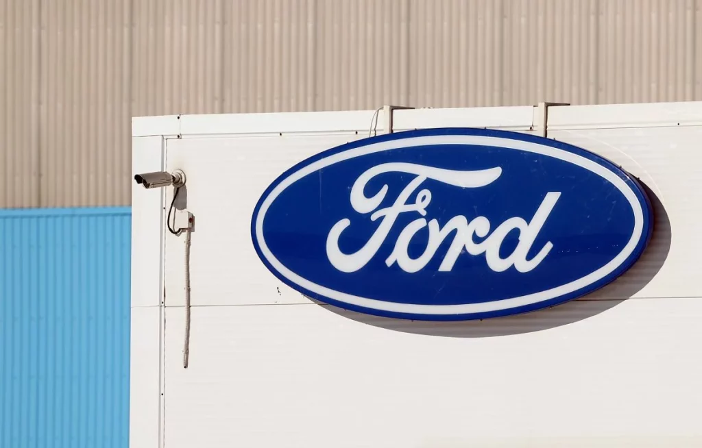 Ford richiama un milione di veicoli negli USA per problemi con la telecamera di sicurezza.