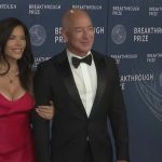 Comitato di Venezia protesta contro le nozze di Jeff Bezos: un’azione controversa in corso.