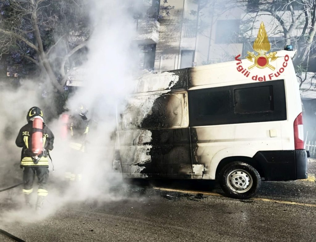 Ambulanze-incendio-Sardegna.jpeg