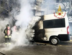 Ambulanze-incendio-Sardegna.jpeg