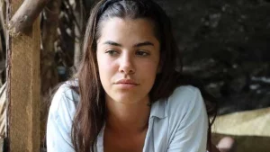 La famiglia chiede interventi urgenti per garantire un futuro migliore a Jasmin.