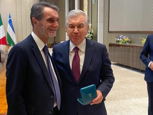 Fontana-incontra-il-presidente-della-Repubblica-dellUzbekistan-Mirziyoyev.jpeg