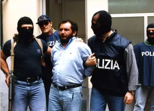 Giovanni Brusca, artefice della strage di Capaci, torna libero dopo anni di carcere.
