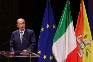 Emendamenti al Disegno di Legge sul Bilancio Siciliano: Scenari Politici e Riflessioni Nella foto...