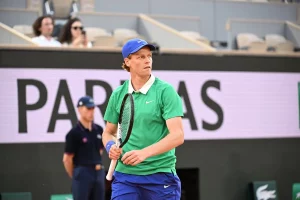 Sinner trionfa su Bublik e conquista la semifinale del Roland Garros.